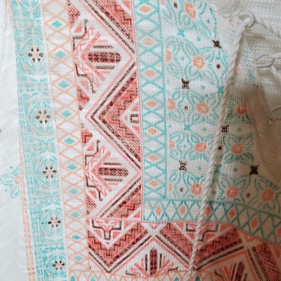 NWT Almost Famous Flowy Tank Top - Picture 3 of 7